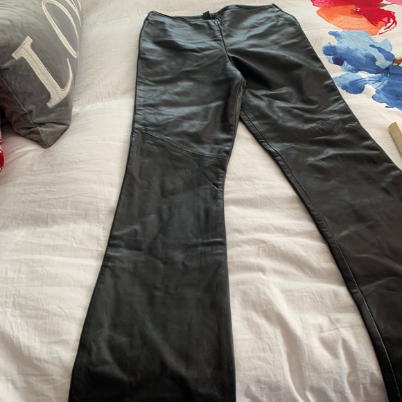 Danier 💯 % leather pants : like new, high waist size 8 - Picture 2 of 4